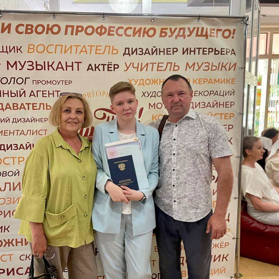 Сегодня в рубрике #ФССП_лица рассказываем о паре, которая второй десяток лет служит вместе, и является примером профессионализма, преданности делу и взаимной поддержки Сегодня в рубрике #ФССП_лица рассказываем о паре, которая второй десяток лет служит вместе, и является примером профессионализма, преданности делу и взаимной поддержки