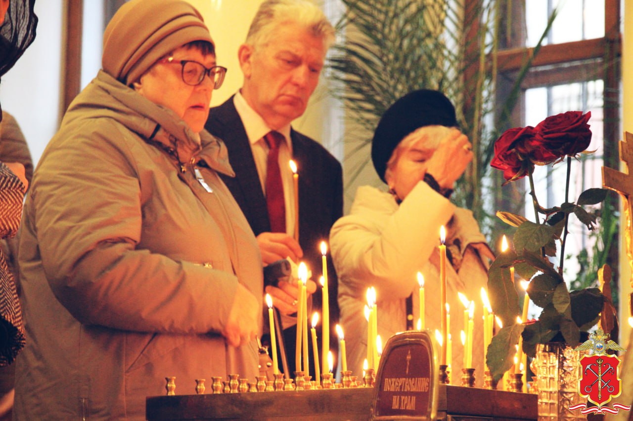 В храме Иконы Божией Матери «Всех скорбящих Радость» отслужена панихида по полицейским, погибшим при исполнении служебных обязанностей В храме Иконы Божией Матери «Всех скорбящих Радость» отслужена панихида по полицейским, погибшим при исполнении служебных обязанностей