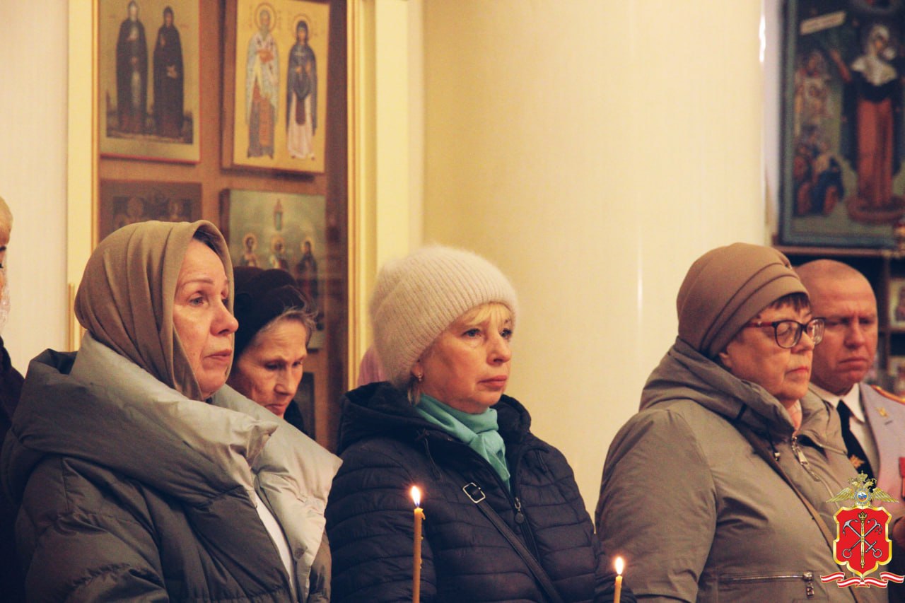 В храме Иконы Божией Матери «Всех скорбящих Радость» отслужена панихида по полицейским, погибшим при исполнении служебных обязанностей В храме Иконы Божией Матери «Всех скорбящих Радость» отслужена панихида по полицейским, погибшим при исполнении служебных обязанностей