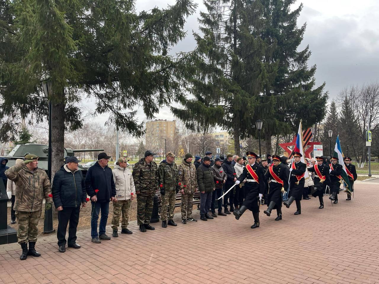 Поисковики из Ленобласти передали землю с места гибели красноармейцев их потомкам из Башкирии Поисковики из Ленобласти передали землю с места гибели красноармейцев их потомкам из Башкирии
