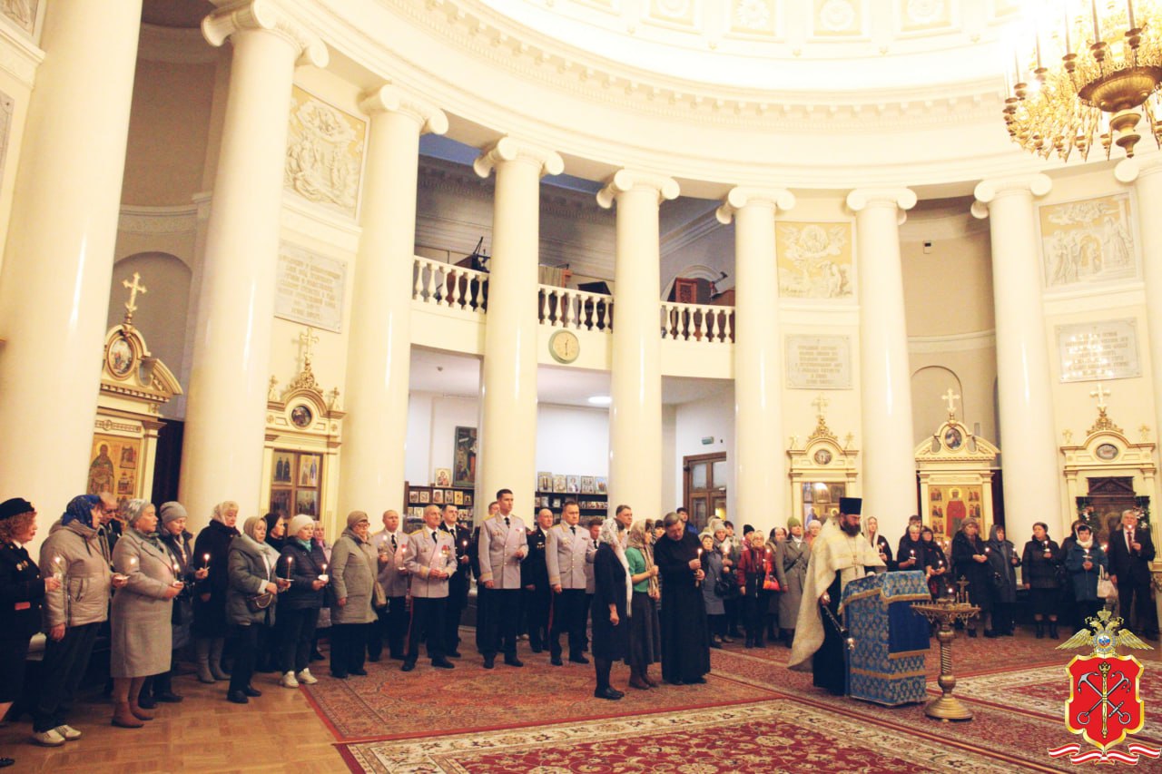В храме Иконы Божией Матери «Всех скорбящих Радость» отслужена панихида по полицейским, погибшим при исполнении служебных обязанностей В храме Иконы Божией Матери «Всех скорбящих Радость» отслужена панихида по полицейским, погибшим при исполнении служебных обязанностей