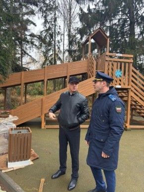 Прокурор Ломоносовского района Сергей Филичев осуществил выезд в Пениковское сельское поселение для оценки выполнения работ по благоустройству общественной территории «Парк Пихты», реализуемых в рамках национального проекта...