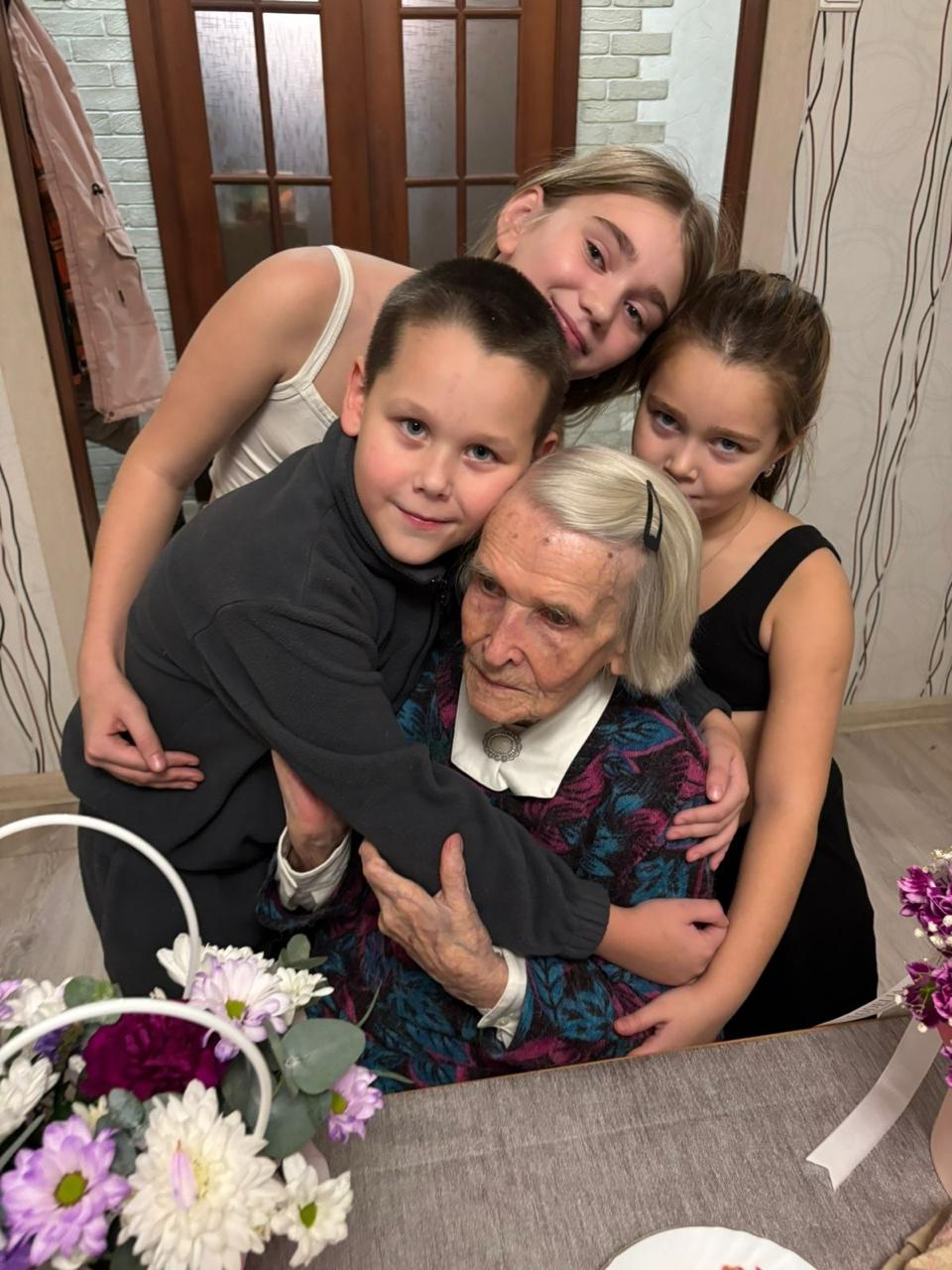Жительница Лодейного Поля Александра Репякова отметила 95-летие Жительница Лодейного Поля Александра Репякова отметила 95-летие