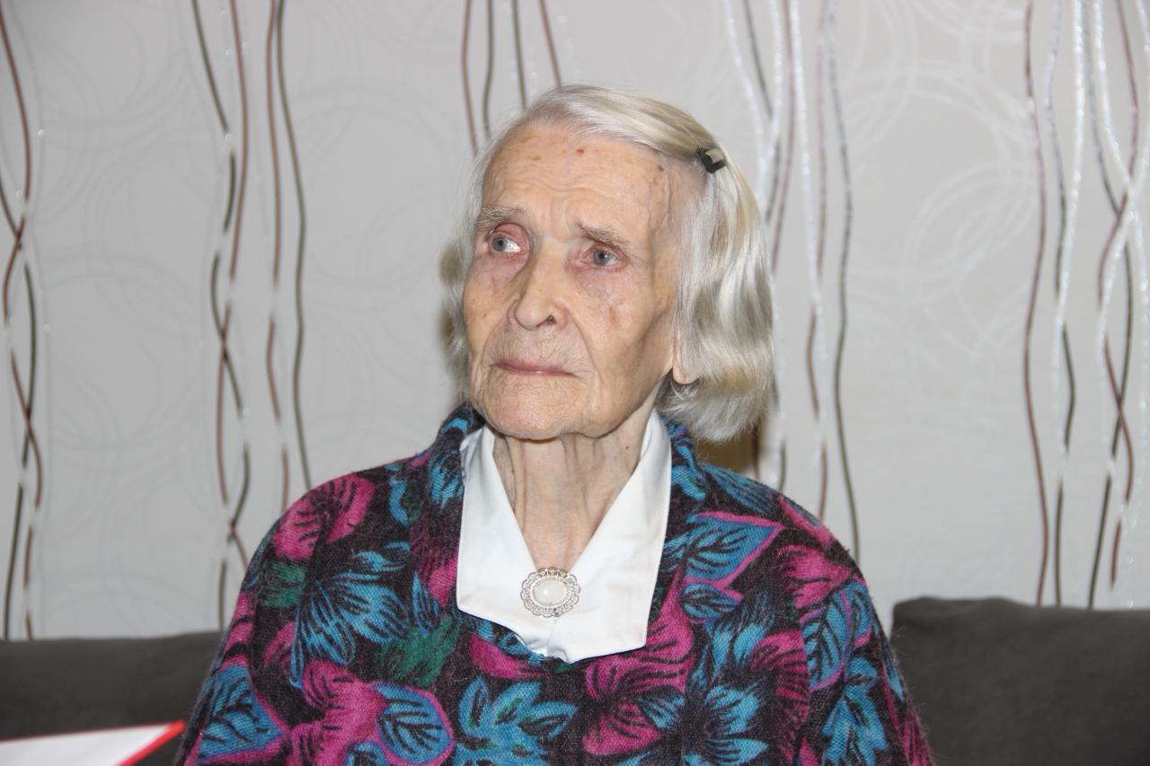 Жительница Лодейного Поля Александра Репякова отметила 95-летие Жительница Лодейного Поля Александра Репякова отметила 95-летие