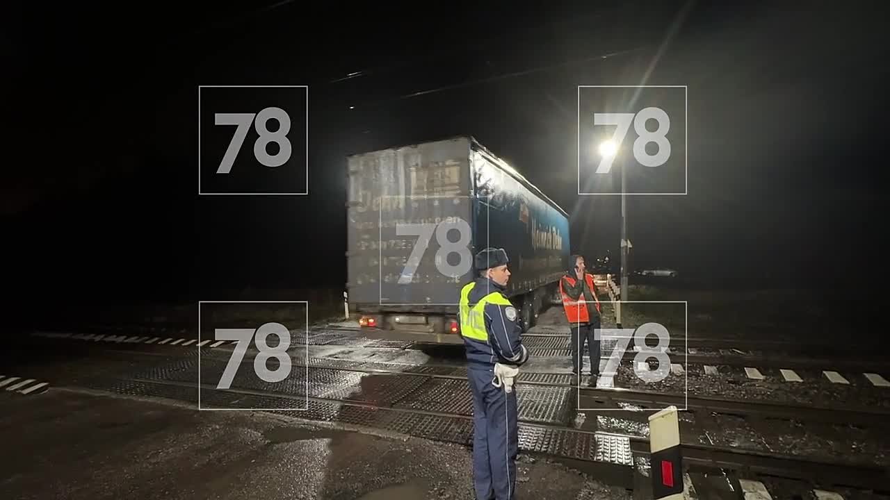 Стали известны детали аварии на железнодорожном переезде в Ленобласти