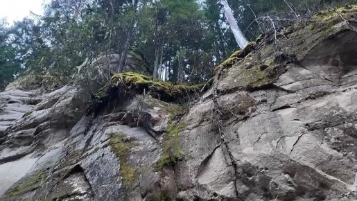 Если посмотрели у Александра Дрозденко фотографии про каньон реки Ящера, но еще сомневаетесь — ехать ли: смотрите видео и позвольте себе впечатления