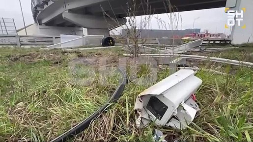 Криптобизнесмен Алексей Долгих летел на Lamborghini со скоростью около 100 км/ч — от удара по отбойнику машина смялась, а её детали вылетели с моста с высоты 8 метров