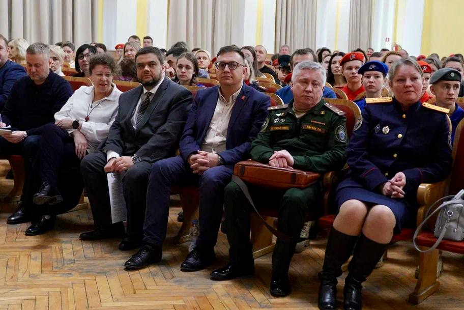 Представитель Главного следственного управления СК России по городу Санкт-Петербургу принял участие в юнармейском родительском форуме Представитель Главного следственного управления СК России по городу Санкт-Петербургу принял участие в юнармейском родительском форуме