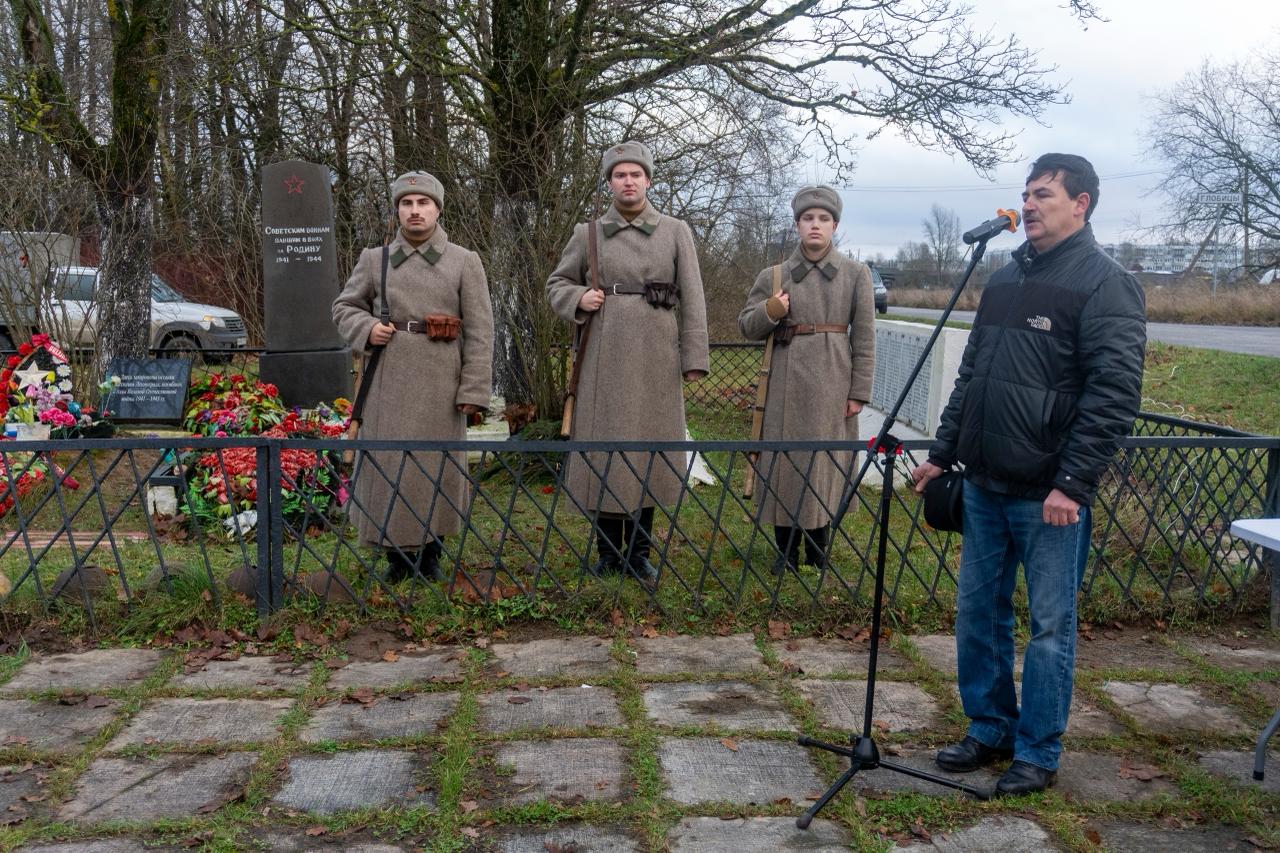 Останки двух красноармейцев предали земле в поселке Глобицы Останки двух красноармейцев предали земле в поселке Глобицы