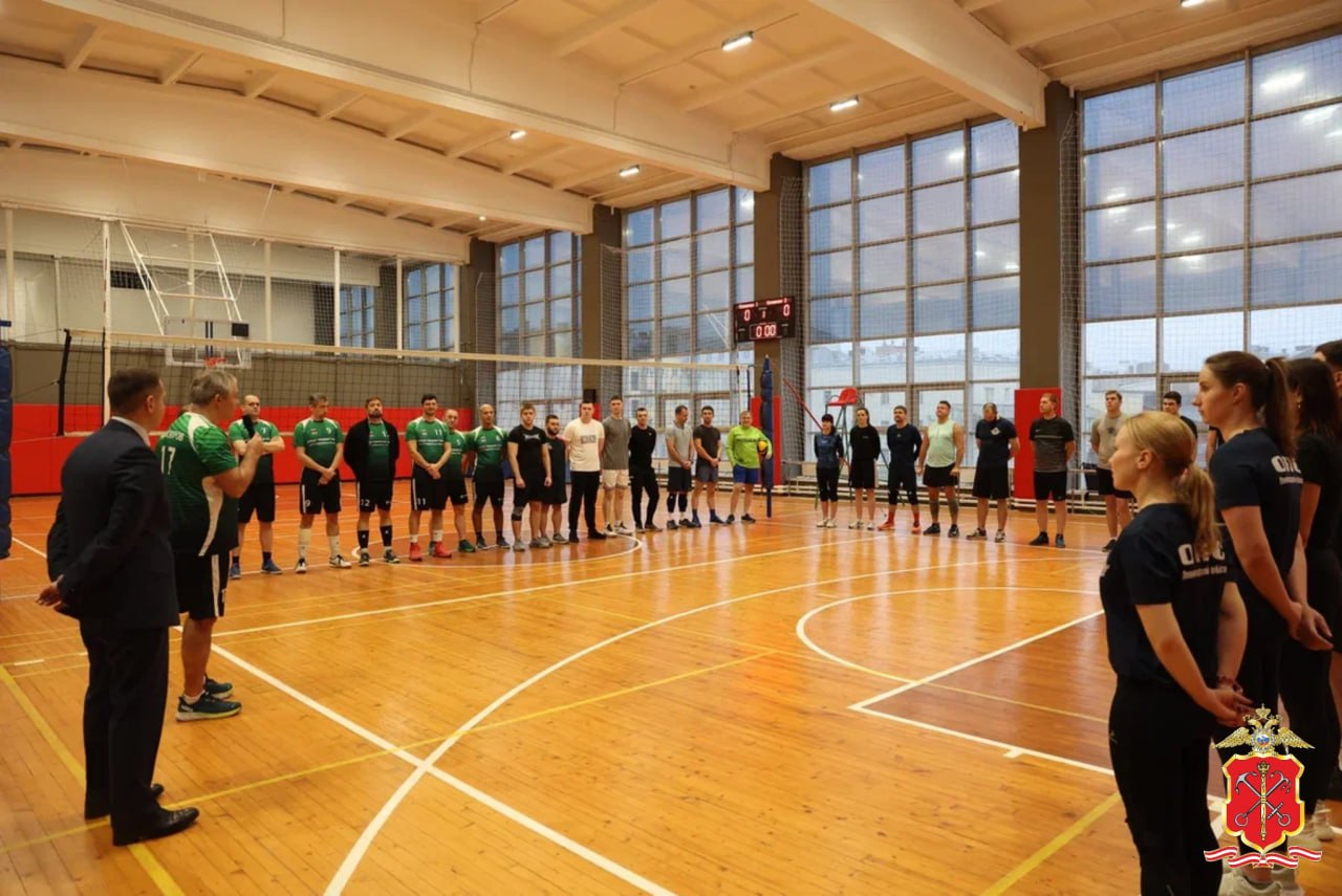 Следователи ГУ МВД России провели турнир по волейболу, посвященный Дню сотрудника органов внутренних дел Российской Федерации