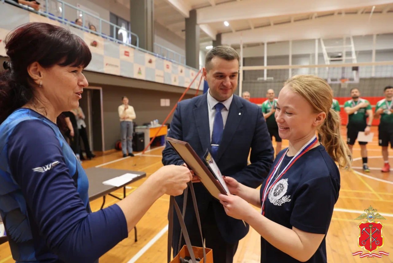 Следователи ГУ МВД России провели турнир по волейболу, посвященный Дню сотрудника органов внутренних дел Российской Федерации Следователи ГУ МВД России провели турнир по волейболу, посвященный Дню сотрудника органов внутренних дел Российской Федерации