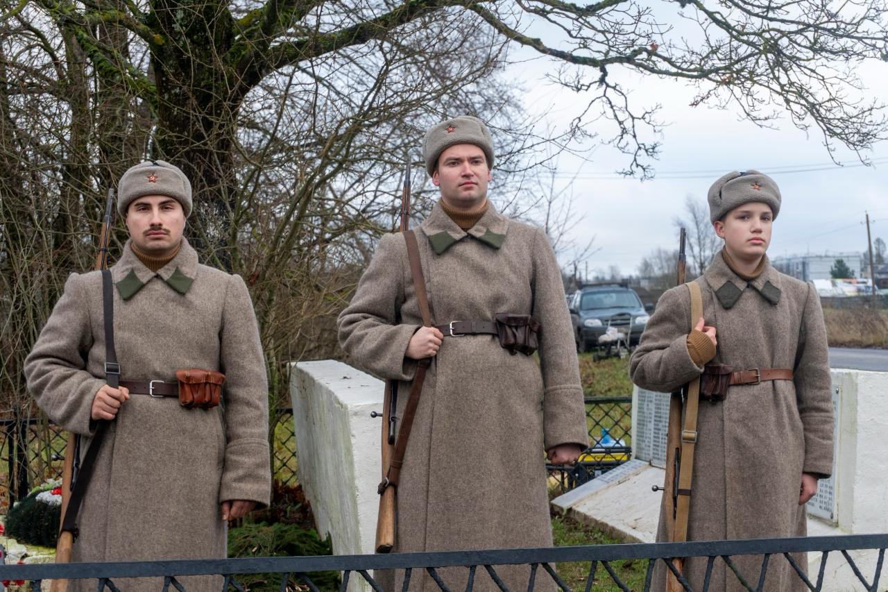 Останки двух красноармейцев предали земле в поселке Глобицы Останки двух красноармейцев предали земле в поселке Глобицы