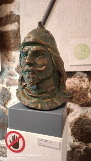 В Выборгский замок вернулся бюст Торгильса Кнутсона