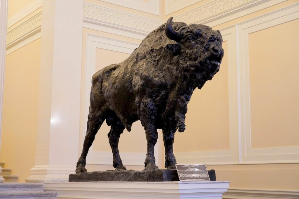 Статуи зубров вернулись в дом Пашкова после реставрации Статуи зубров вернулись в дом Пашкова после реставрации