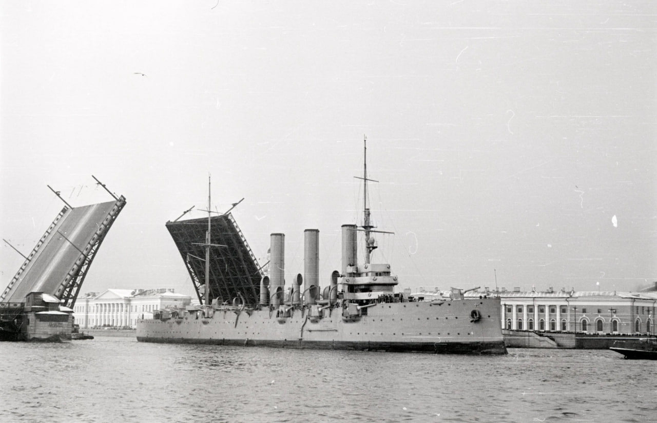 Андрей Марочко: #Дата. 17 ноября 1948 года — крейсер «Аврора» поставили на вечную стоянку в Санкт-Петербурге