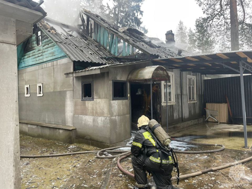 Во Всеволожске ликвидирован пожар в частном доме