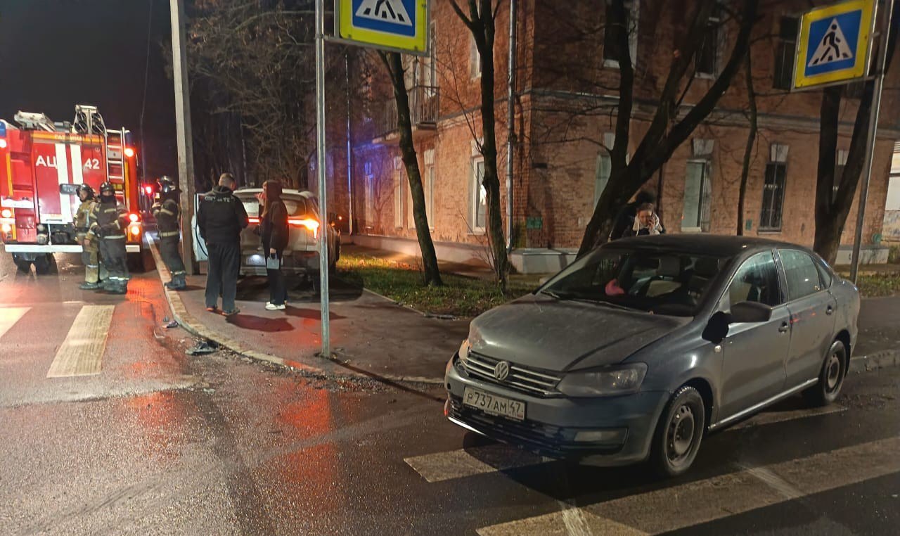 За прошедшие сутки подразделения территориального пожарно-спасательного гарнизона Ленинградской области реагировали на 11 оперативных событий: За прошедшие сутки подразделения территориального пожарно-спасательного гарнизона Ленинградской области реагировали на 11 оперативных событий: