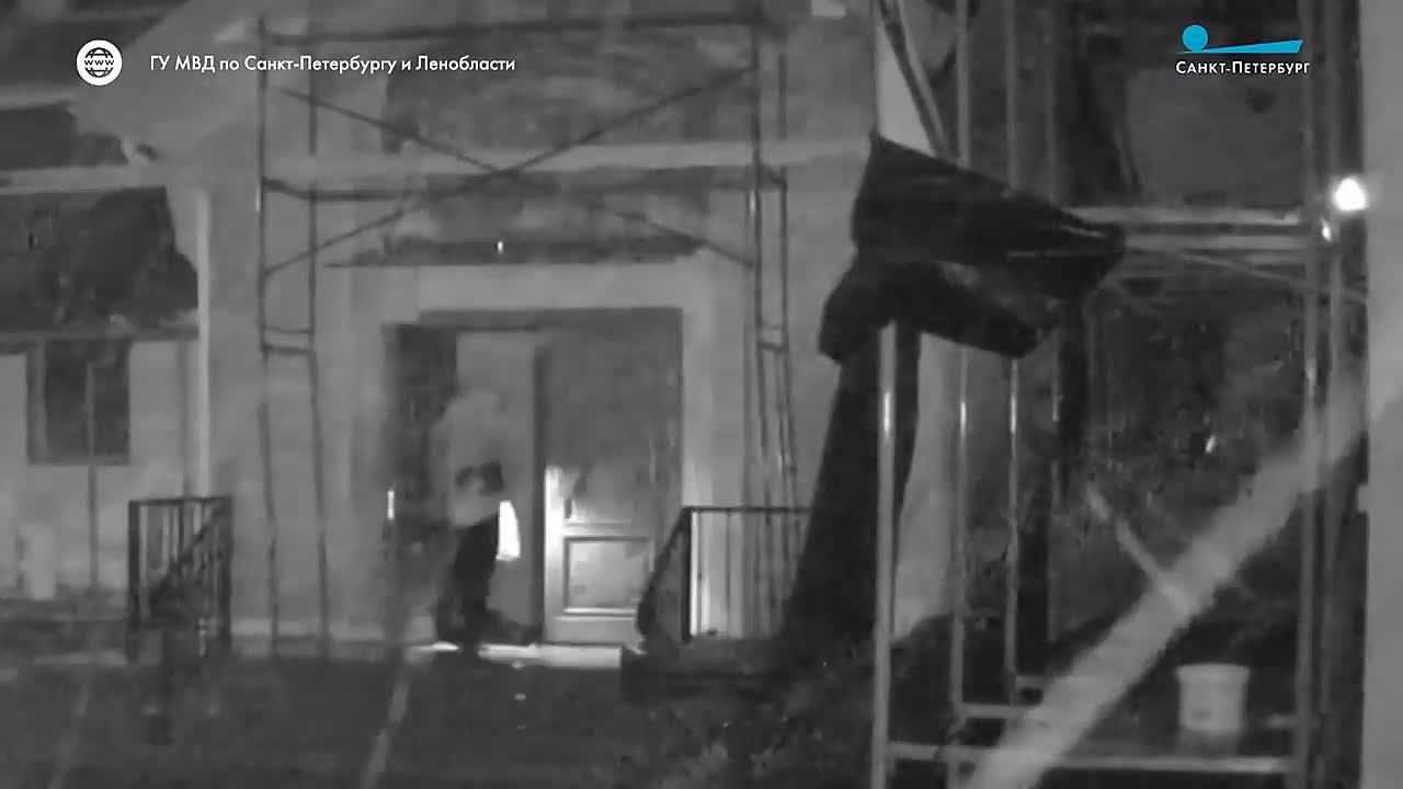 Полиция задержала двух 15-летних подростков, совершивших кражу из свечной лавки храма в деревне Хиттолово 14 ноября