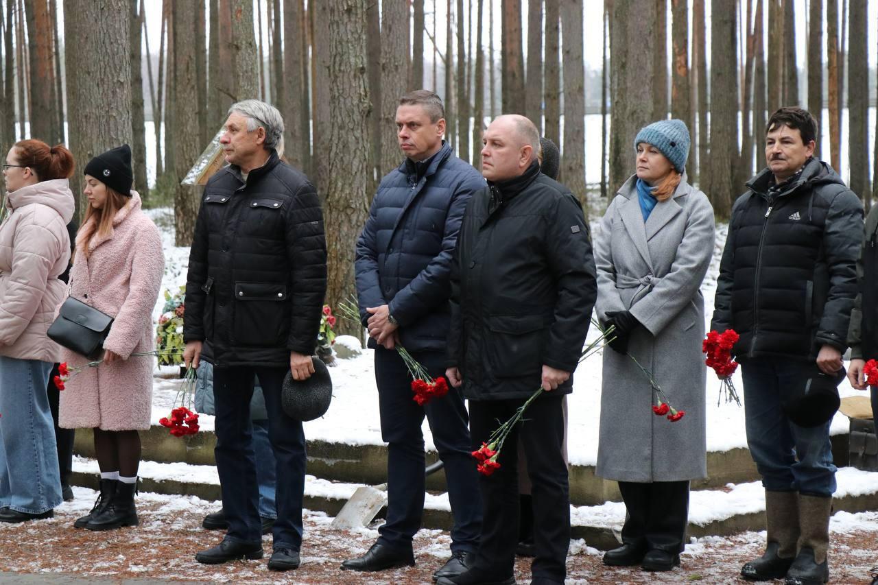 Останки 90 бойцов Красной Армии предали земле в Кировском районе Останки 90 бойцов Красной Армии предали земле в Кировском районе