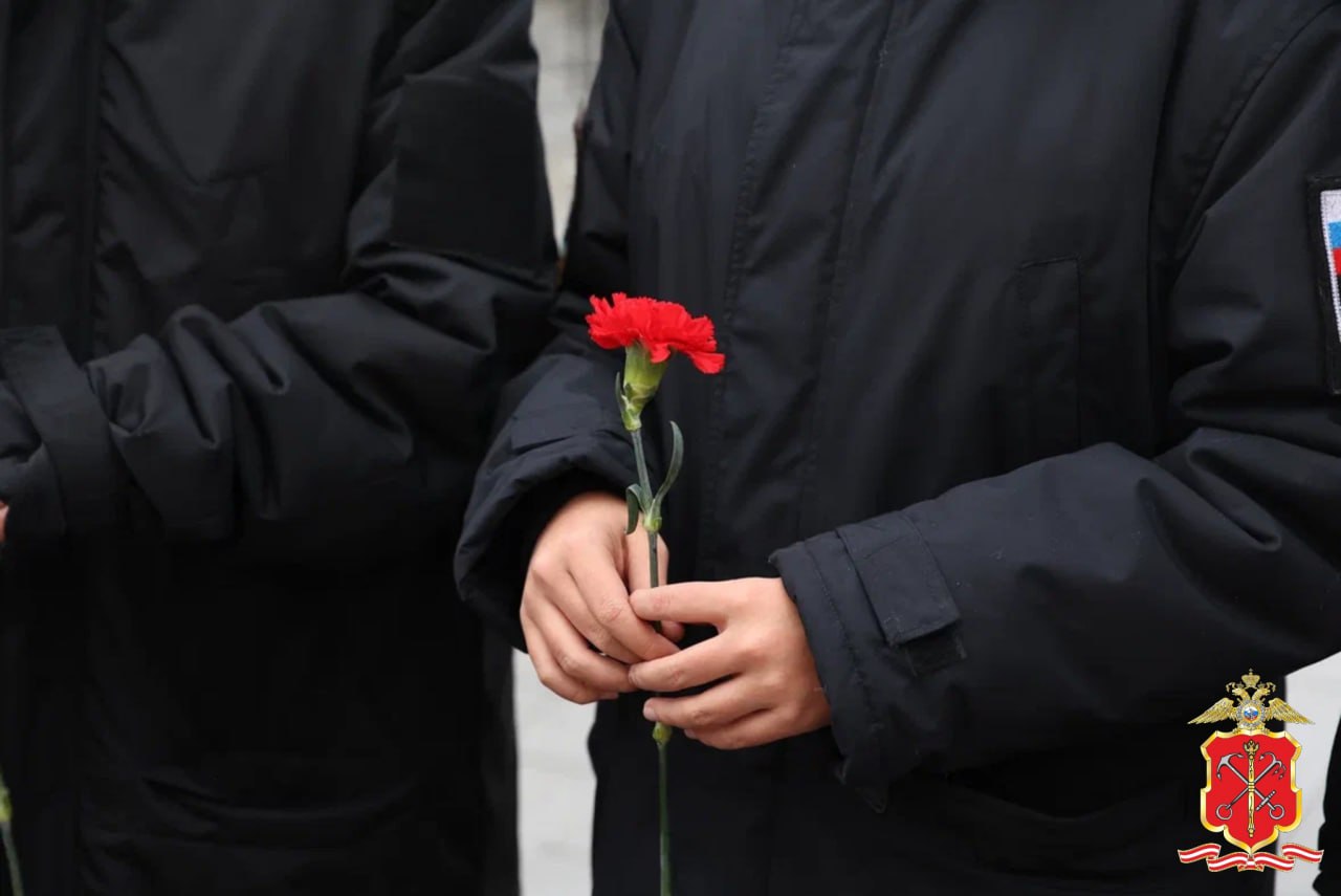 Сотрудники ГУ МВД России провели экскурсию для юных петербуржцев по местам "полицейской" истории города Сотрудники ГУ МВД России провели экскурсию для юных петербуржцев по местам "полицейской" истории города