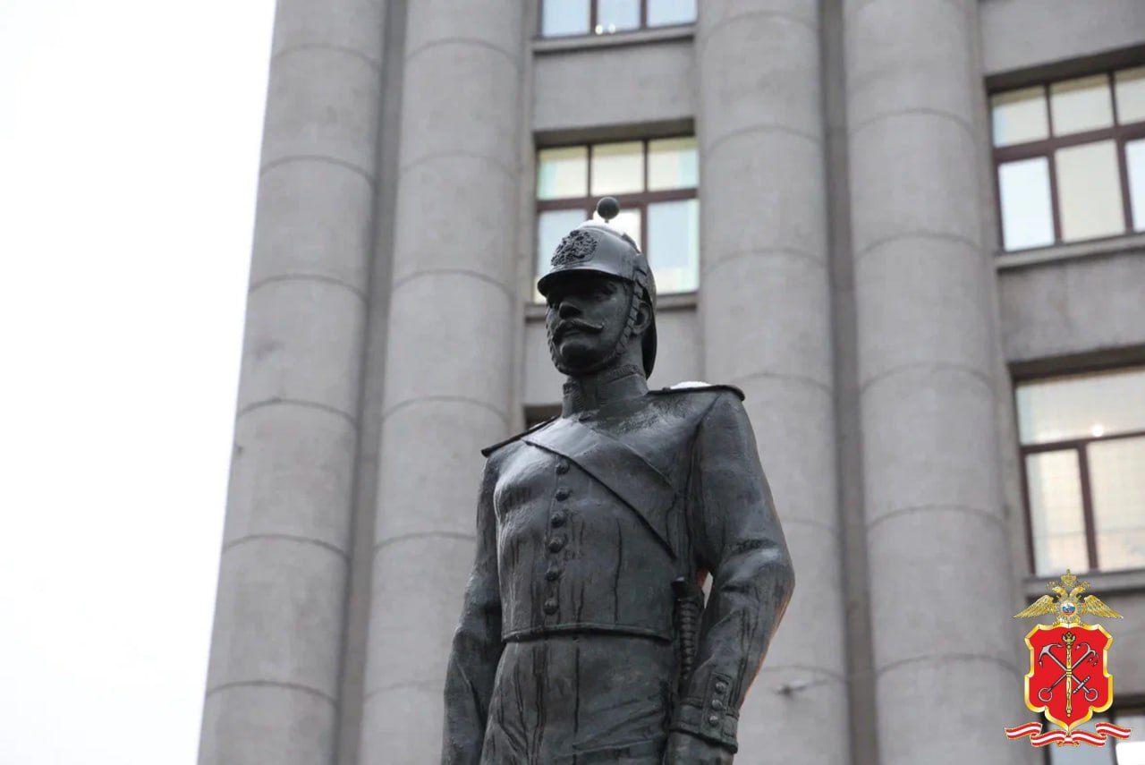 Сотрудники ГУ МВД России провели экскурсию для юных петербуржцев по местам "полицейской" истории города Сотрудники ГУ МВД России провели экскурсию для юных петербуржцев по местам "полицейской" истории города