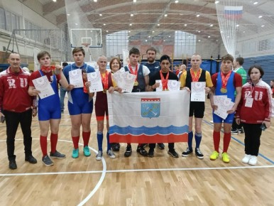 Мужская сборная Ленобласти по пауэрлифтингу успешно выступила на Всероссийской Спартакиаде