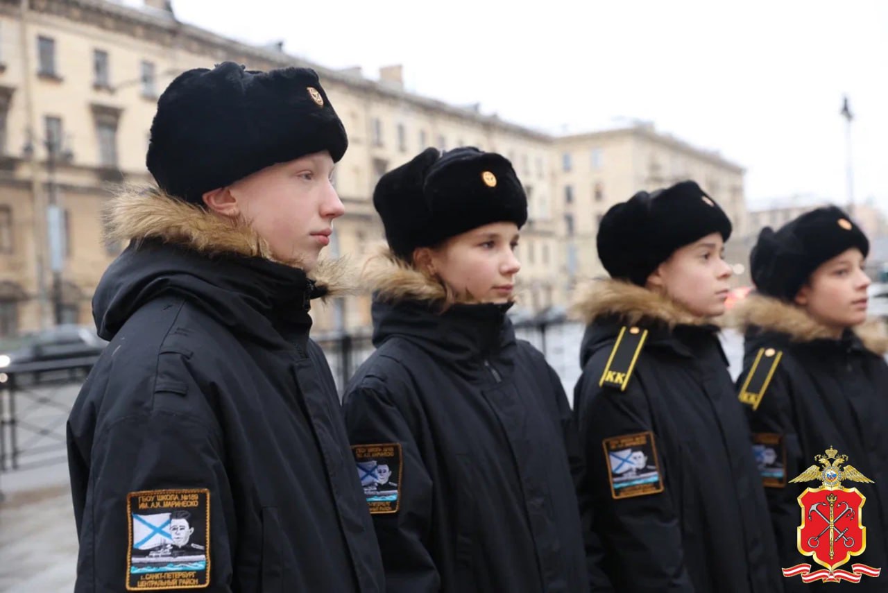 Сотрудники ГУ МВД России провели экскурсию для юных петербуржцев по местам "полицейской" истории города Сотрудники ГУ МВД России провели экскурсию для юных петербуржцев по местам "полицейской" истории города