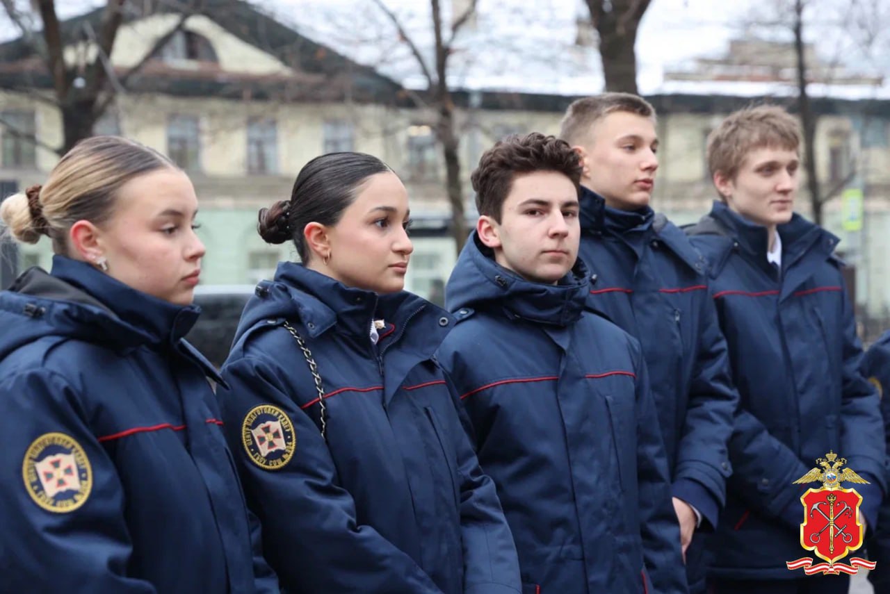 Сотрудники ГУ МВД России провели экскурсию для юных петербуржцев по местам "полицейской" истории города Сотрудники ГУ МВД России провели экскурсию для юных петербуржцев по местам "полицейской" истории города