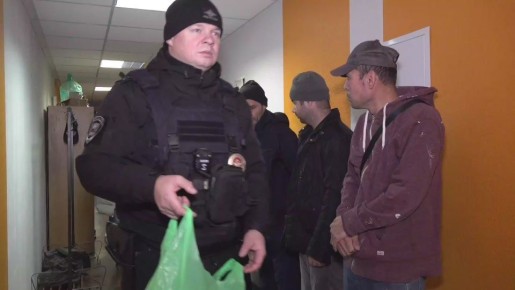 Полиция провела масштабный рейд в хостеле в Репино