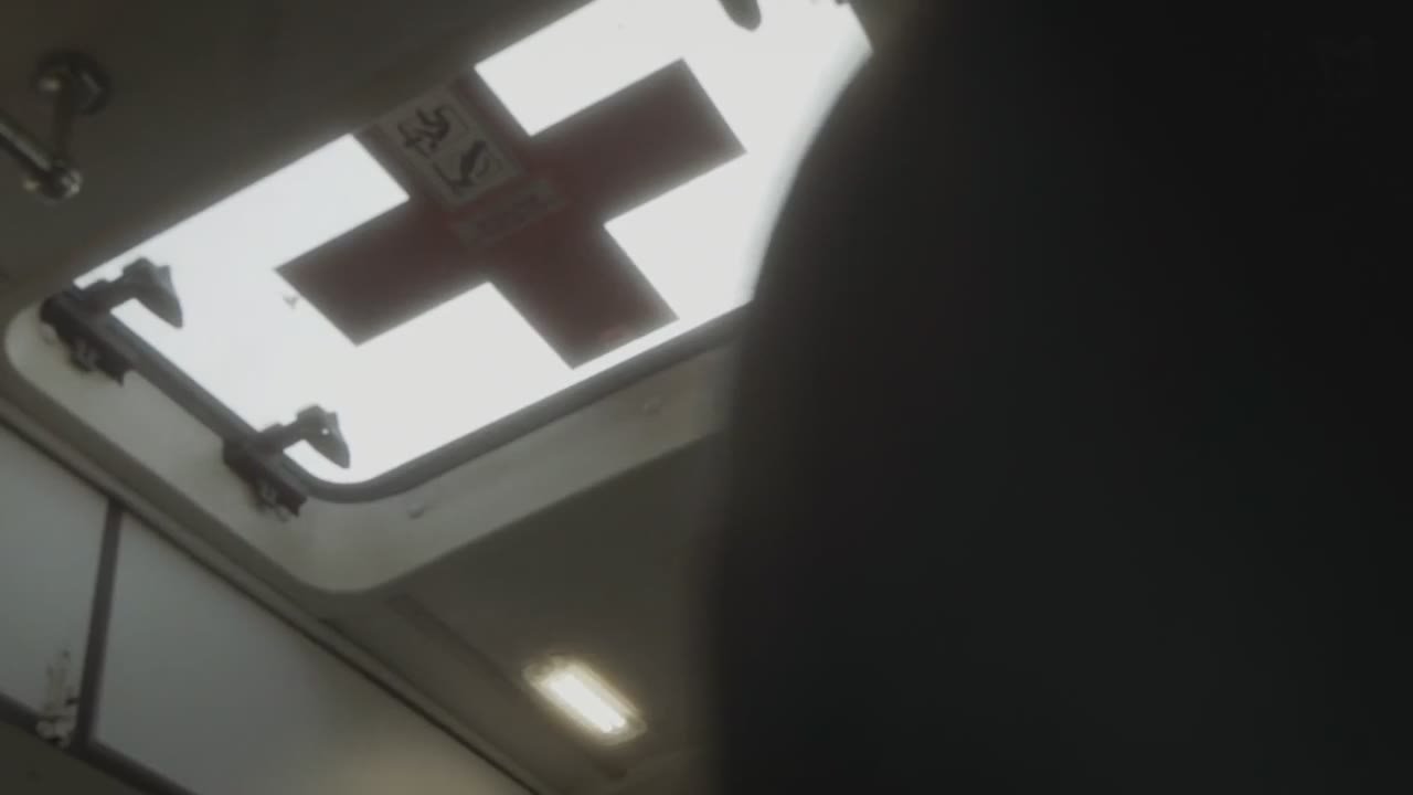 Рабочий день в скорой помощи наглядно: со всеми трудностями, дикими условиями и эмоциями, — в нашей новой документалке