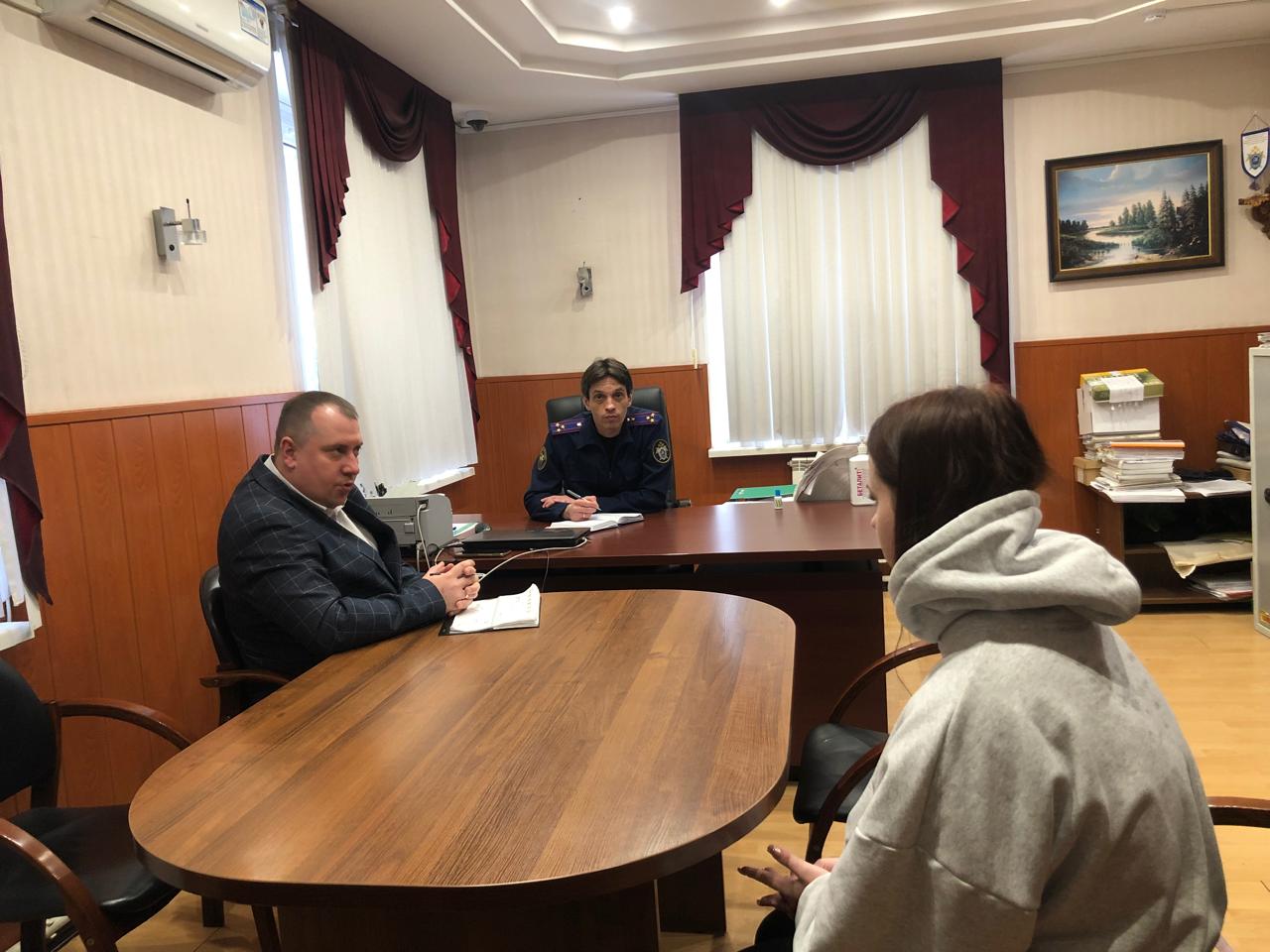 Заместитель руководителя Следственного управления СК России по Ленинградской области провел выездной прием граждан в городе Приозерске Заместитель руководителя Следственного управления СК России по Ленинградской области провел выездной прием граждан в городе Приозерске