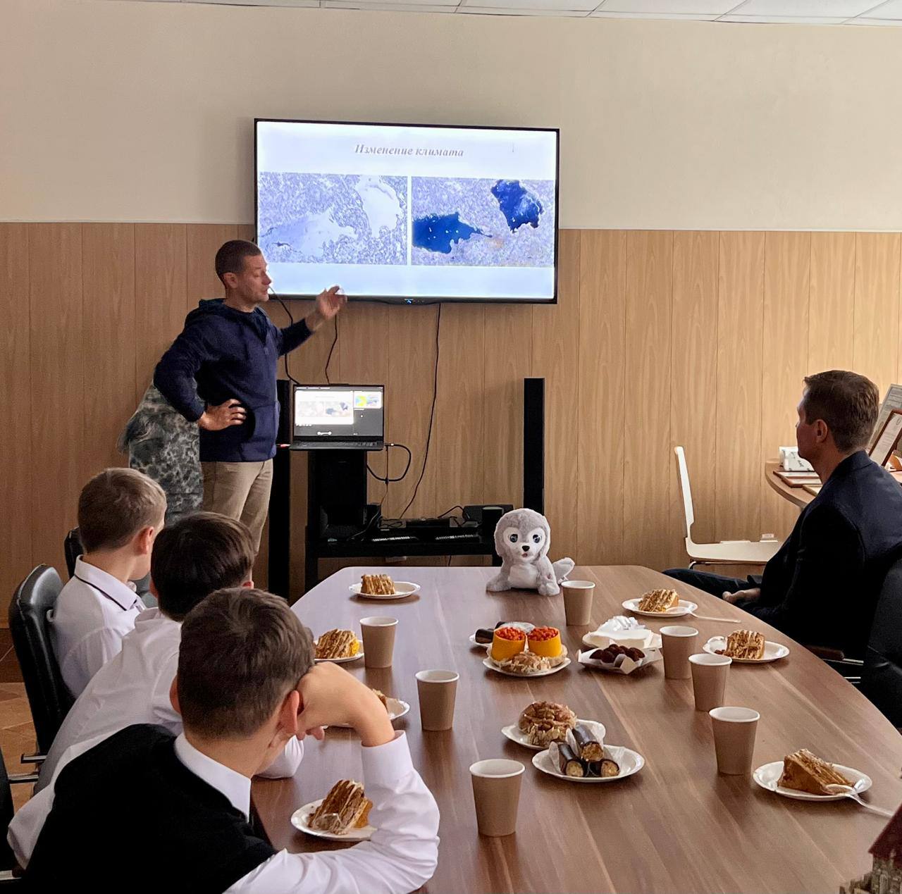 Нерпа Шлиссик из Фонда друзей балтийской нерпы стал живым символом Федерации хоккея Ленинградской области Нерпа Шлиссик из Фонда друзей балтийской нерпы стал живым символом Федерации хоккея Ленинградской области