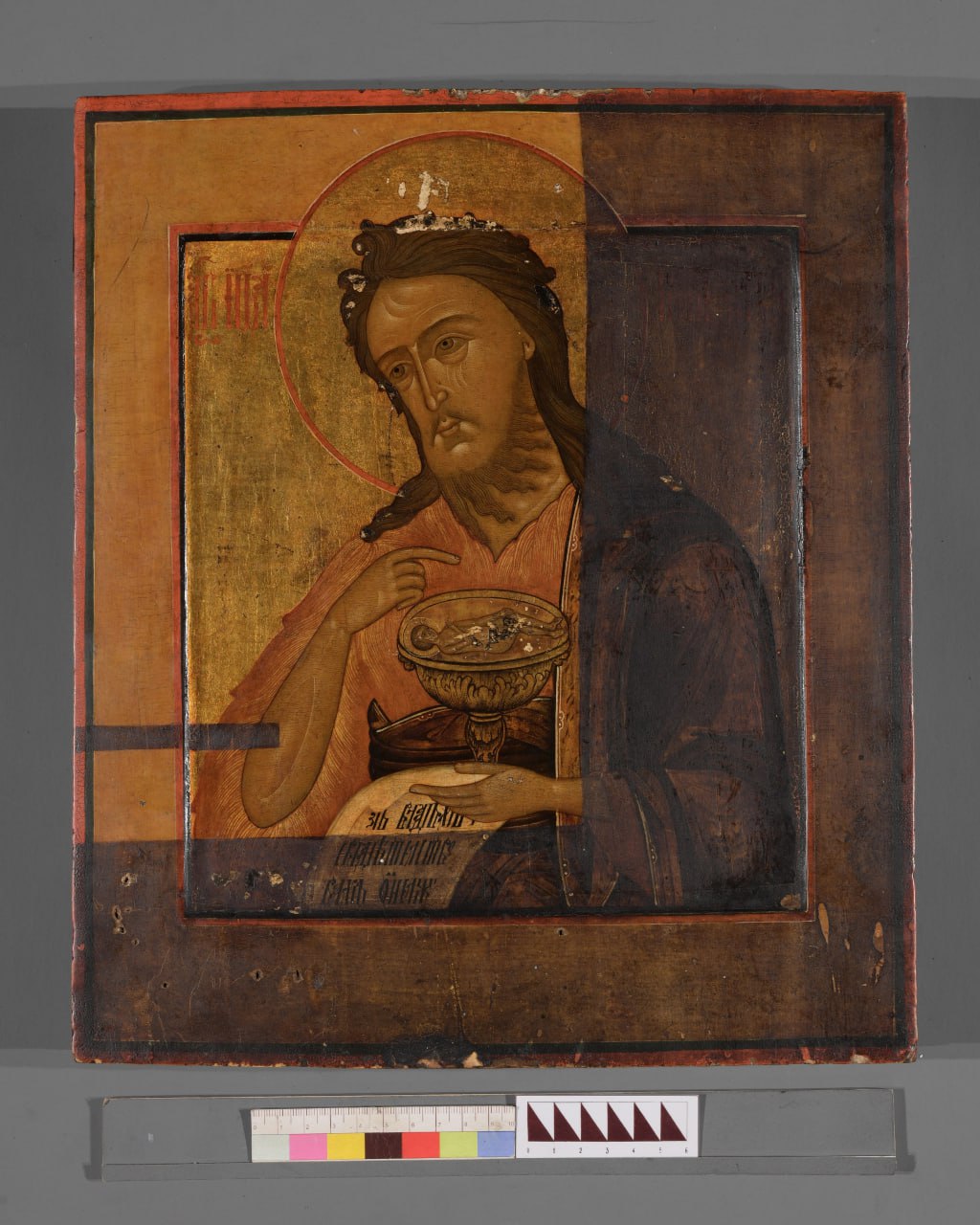 В Ленобласти реставраторы год слой за слоем снимали "налет времени" с иконы "Святой Иоанн Предтеча" В Ленобласти реставраторы год слой за слоем снимали "налет времени" с иконы "Святой Иоанн Предтеча"