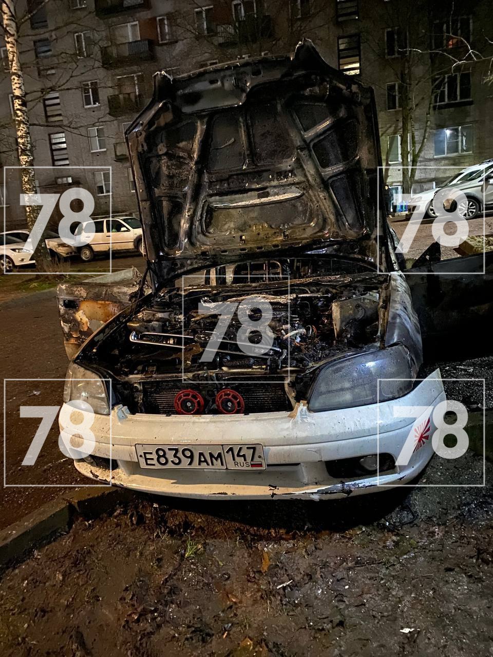 На парковке возле дома №25 по улице Гагарина в Выборге сгорела иномарка На парковке возле дома №25 по улице Гагарина в Выборге сгорела иномарка