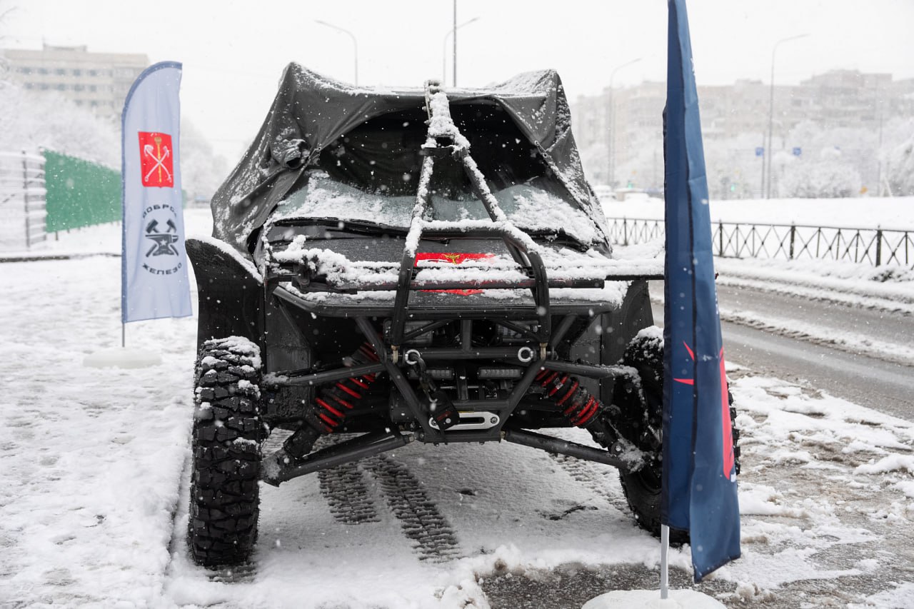 Из Санкт-Петербурга отправился 81-й конвой с шефской помощью Ленинградскому полку Из Санкт-Петербурга отправился 81-й конвой с шефской помощью Ленинградскому полку