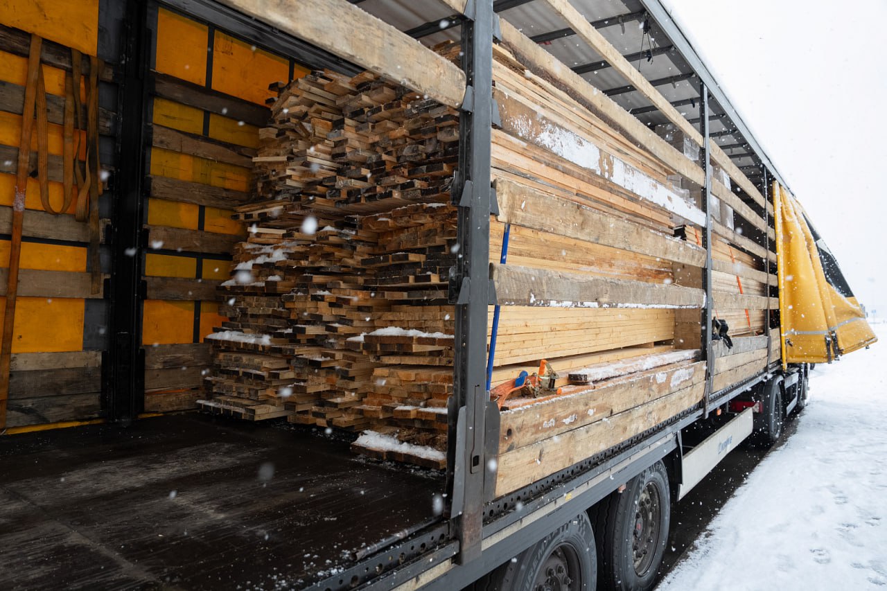 Из Санкт-Петербурга отправился 81-й конвой с шефской помощью Ленинградскому полку Из Санкт-Петербурга отправился 81-й конвой с шефской помощью Ленинградскому полку