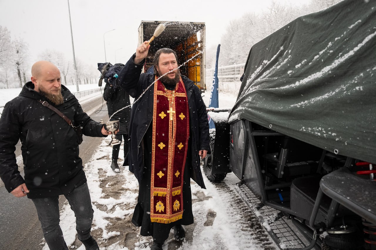 Из Санкт-Петербурга отправился 81-й конвой с шефской помощью Ленинградскому полку Из Санкт-Петербурга отправился 81-й конвой с шефской помощью Ленинградскому полку