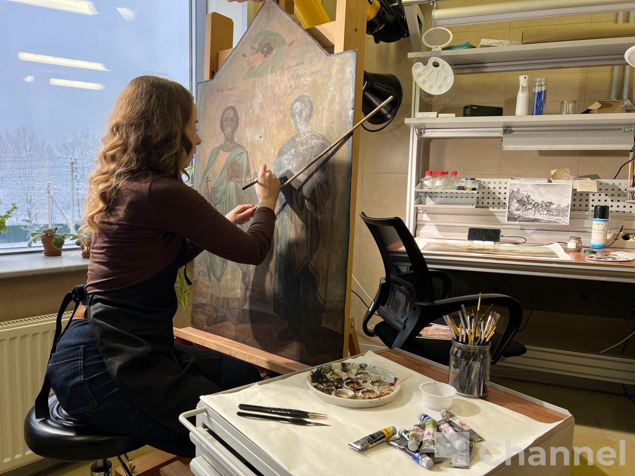 Реставраторы Ленобласти восстановили две старинные иконы