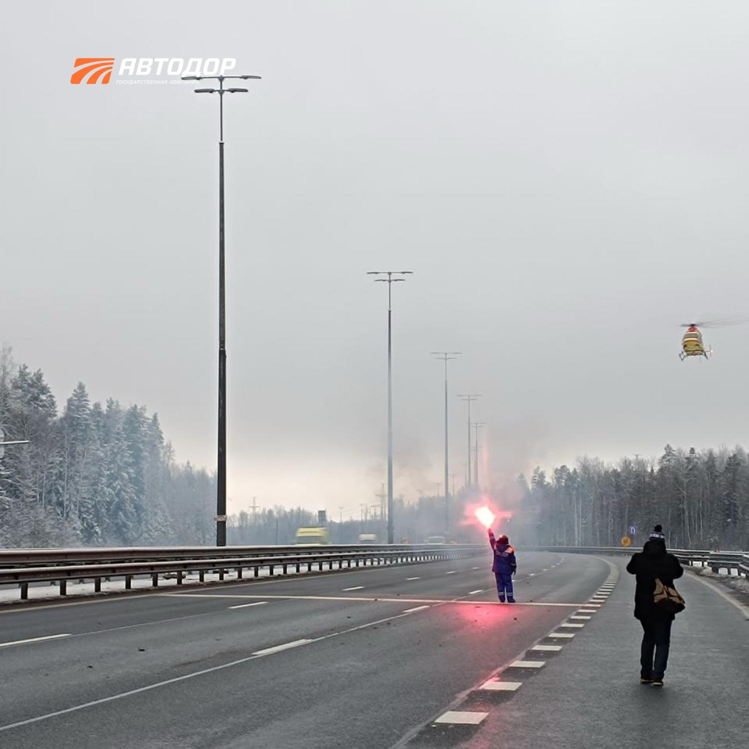 На М-11 «Нева» отработали навыки спасения людей в ДТП в условиях непогоды На М-11 «Нева» отработали навыки спасения людей в ДТП в условиях непогоды