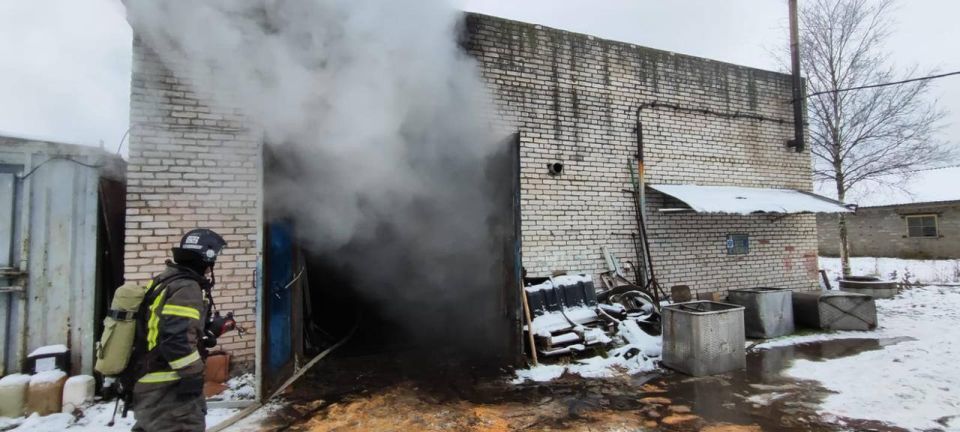 За прошедшие сутки подразделения территориального пожарно-спасательного гарнизона Ленинградской области реагировали на 12 оперативных событий: