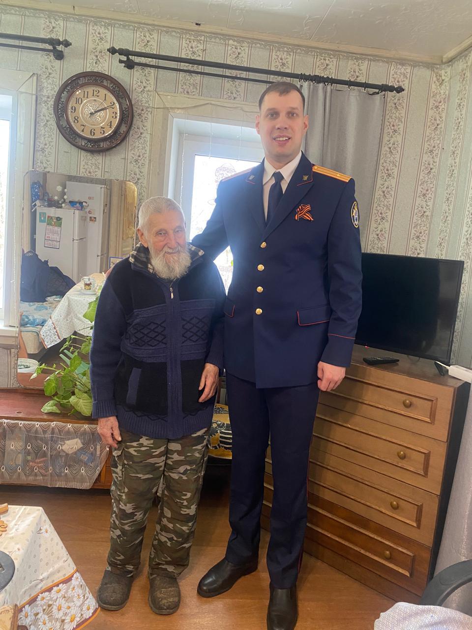 Ветеран из Ленобласти Олег Иванов отметил 98-летие