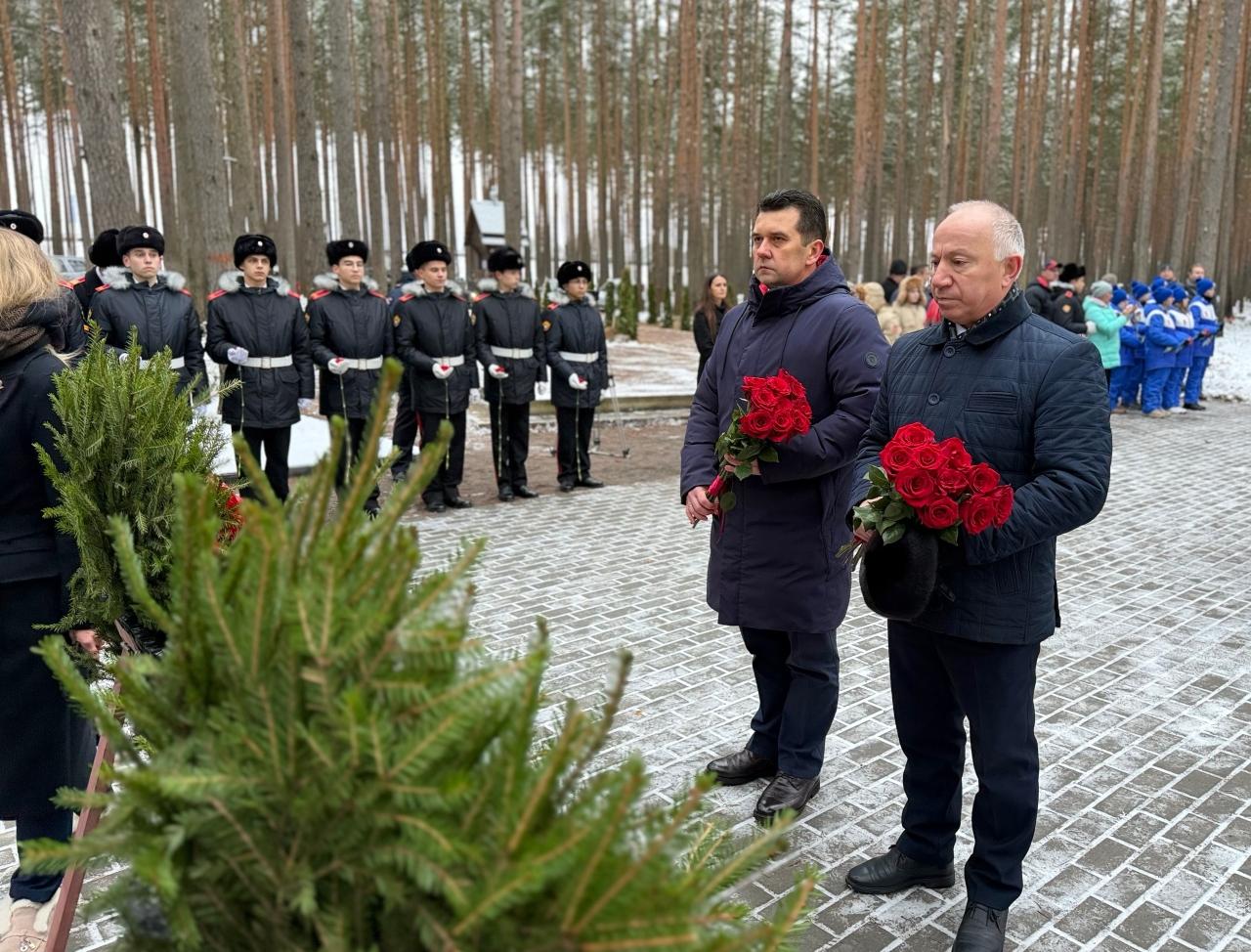 В Кировском районе восстановили воинское захоронение времен Великой Отечественной В Кировском районе восстановили воинское захоронение времен Великой Отечественной
