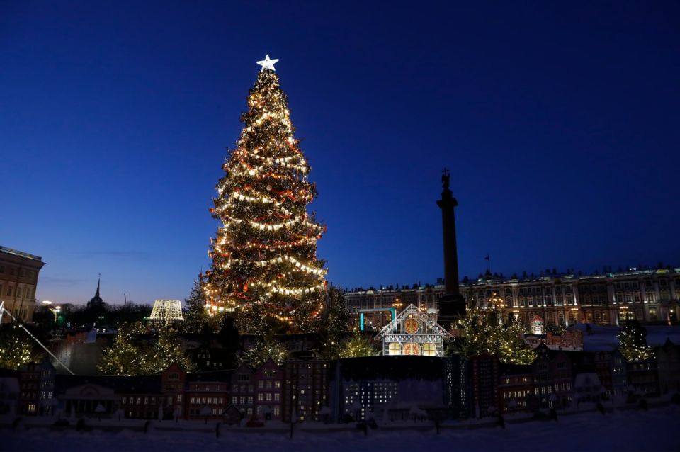 30 метров и 10 тонн: в Петербурге определились с новогодней елью для Дворцовой площади