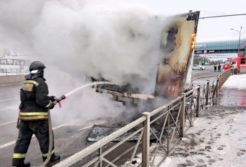 За прошедшие сутки подразделения территориального пожарно-спасательного гарнизона Ленинградской области реагировали на 16 оперативных событий: