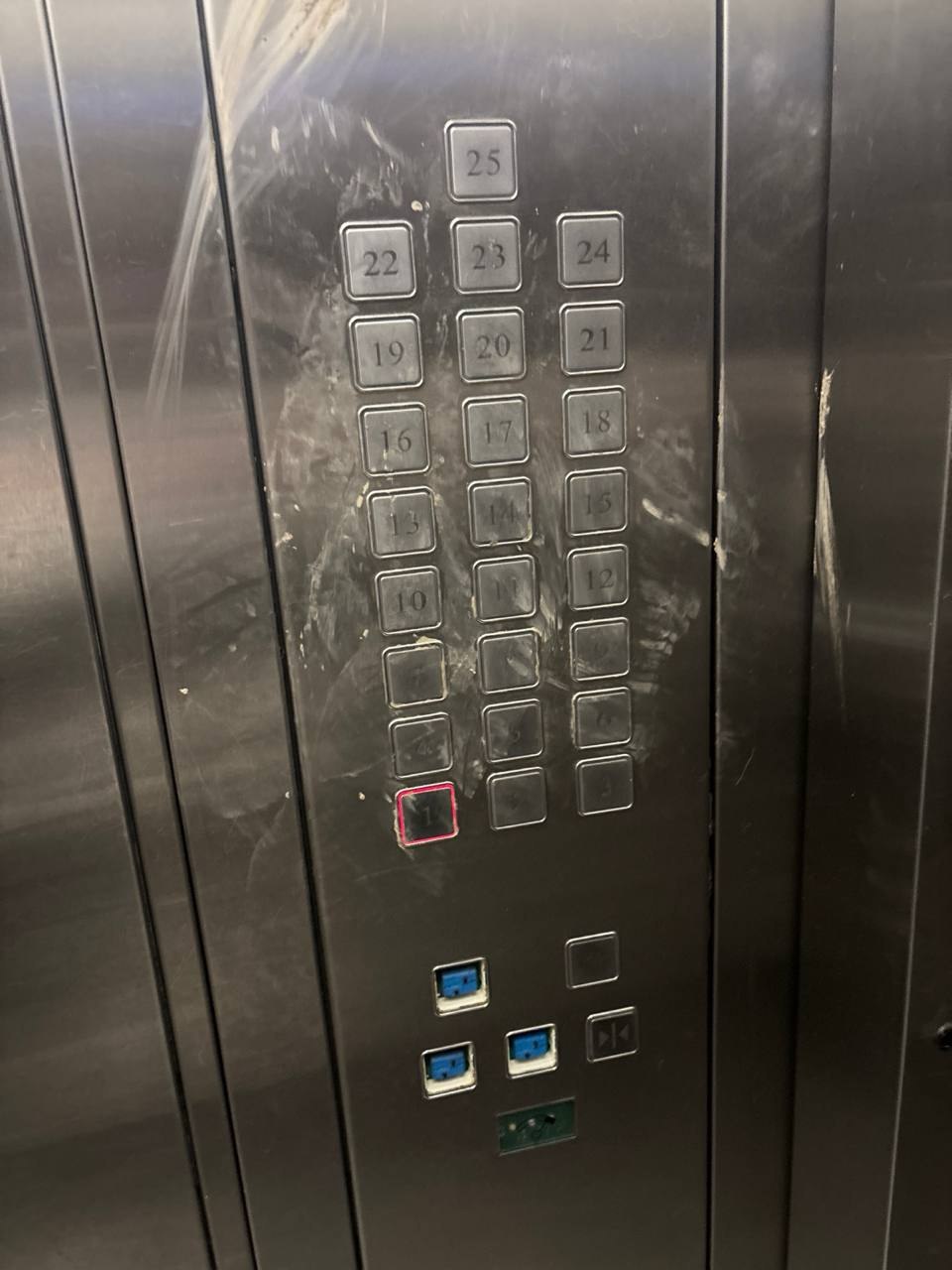 Вся ярость Вселенной обрушилась на лифт в жилом комплексе на Европейском проспекте в Кудрово Вся ярость Вселенной обрушилась на лифт в жилом комплексе на Европейском проспекте в Кудрово