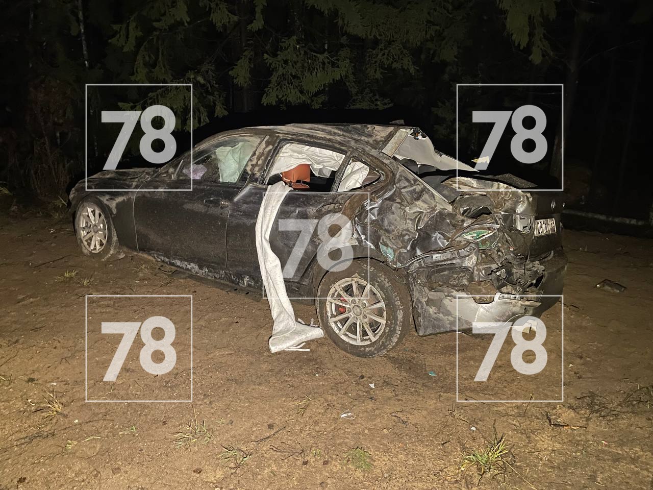 Автомобиль вылетел за барьерное ограждение в Ленобласти