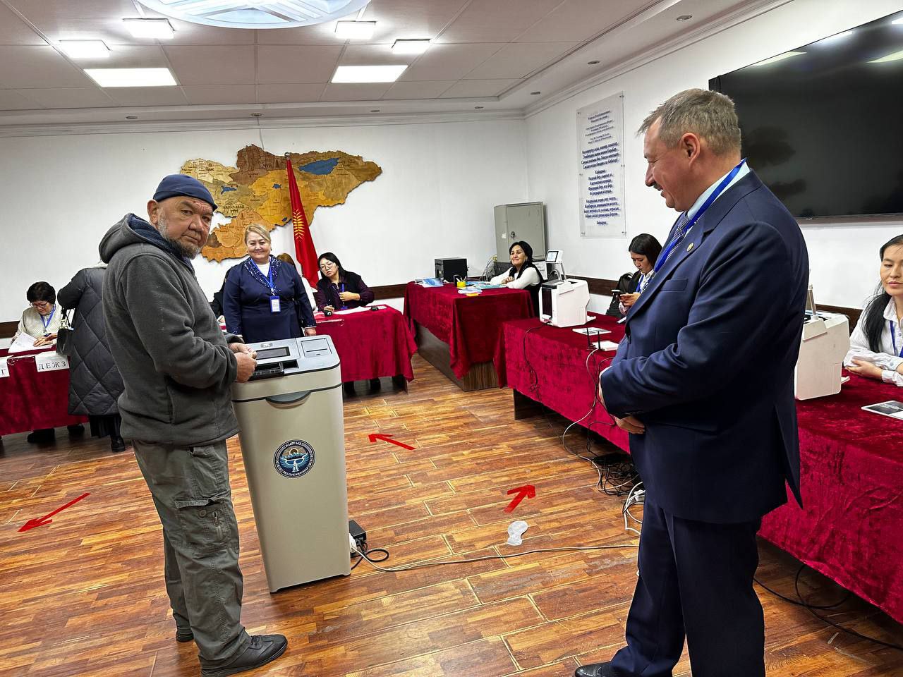 Председатель Избирательной комиссии Ленинградской области Михаил Лебединский по приглашению Центральной комиссии по выборам и проведению референдумов Кыргызской Республики принимает участие в качестве международного... Председатель Избирательной комиссии Ленинградской области Михаил Лебединский по приглашению Центральной комиссии по выборам и проведению референдумов Кыргызской Республики принимает участие в качестве международного...