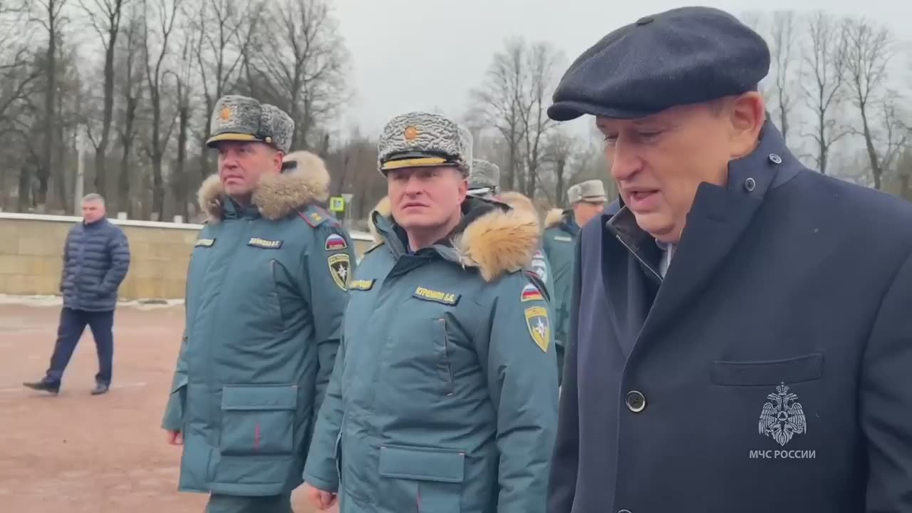 Александр Куренков передал реагирующим подразделениям МЧС России в Ленинградской области сертификаты на 13 единиц спецтехники