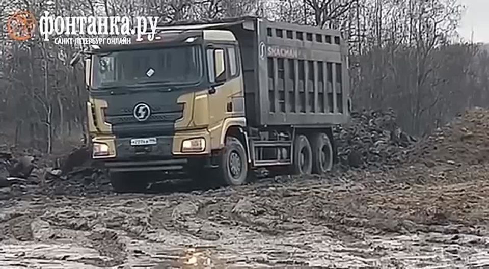 На загрязнение речки Утки тоннами грунта жалуются жители Невского района