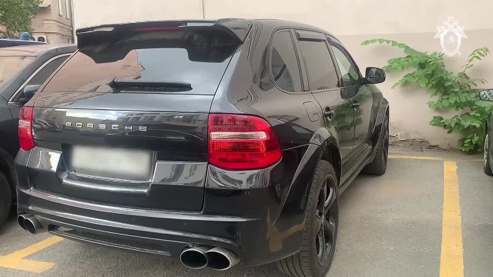 Бывший заместитель генерального директора Фонда защиты прав граждан - участников долевого строительства Ленинградской области признан виновным в злоупотреблении полномочиями и незаконном получении коммерческого подкупа